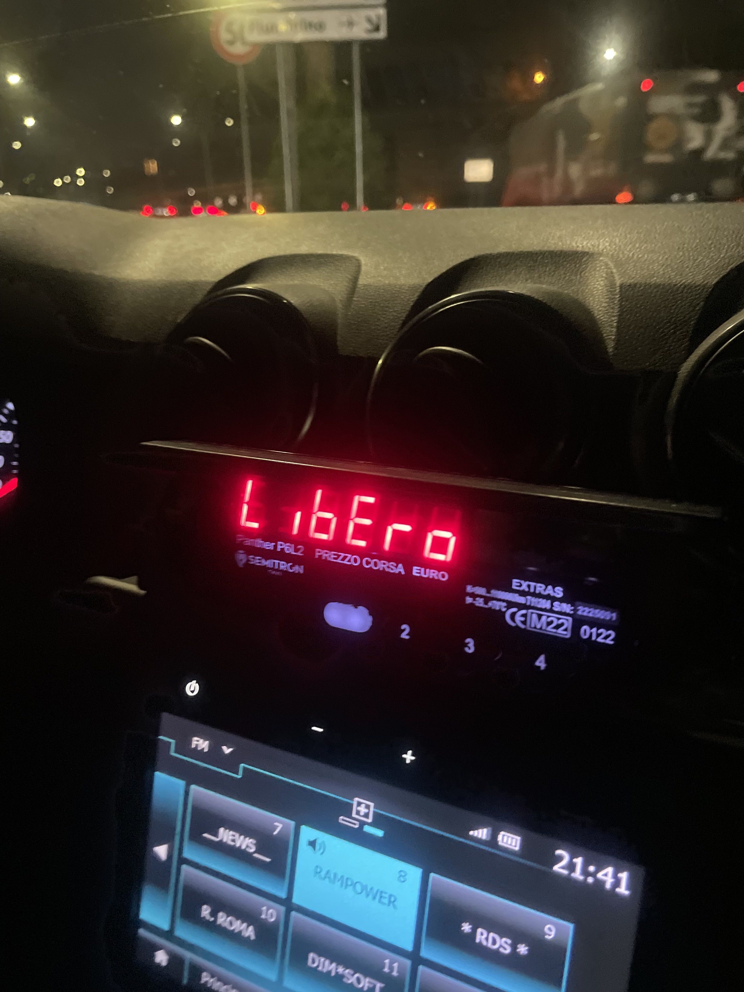 The “Libero” sign from the taxi in Rome 